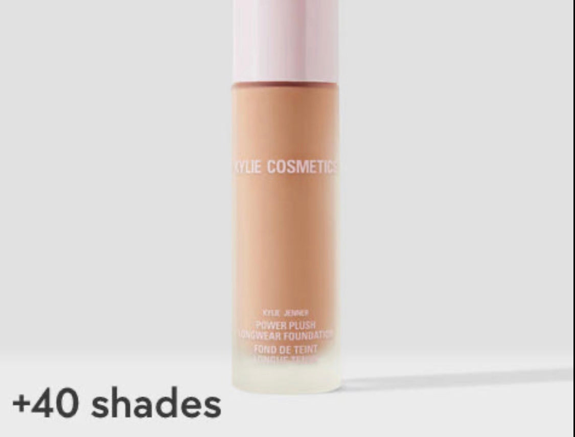 Power Plush Longwear Foundation || Kylie Comestics